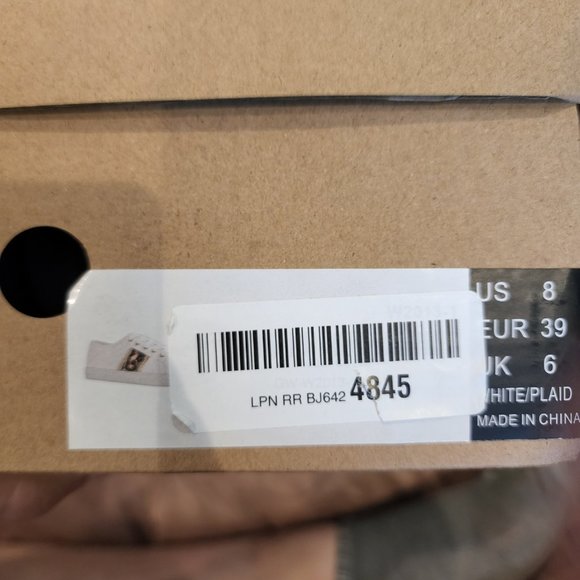 Brand new sneakers - Picture 6 of 7